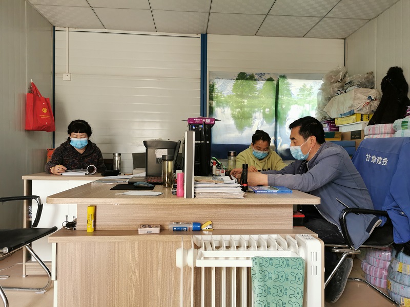 202004261587897974333324.jpg 項(xiàng)目部開(kāi)展讀書(shū)活動(dòng).jpg