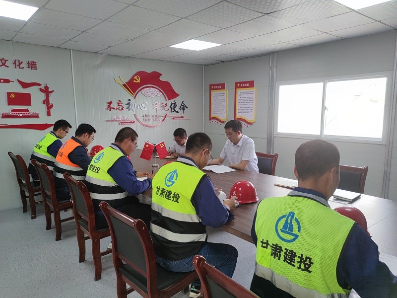 202107281627457295135347.jpg 六公司支部書記在蘭州·桃林春風康養小鎮項目講黨課.jpg