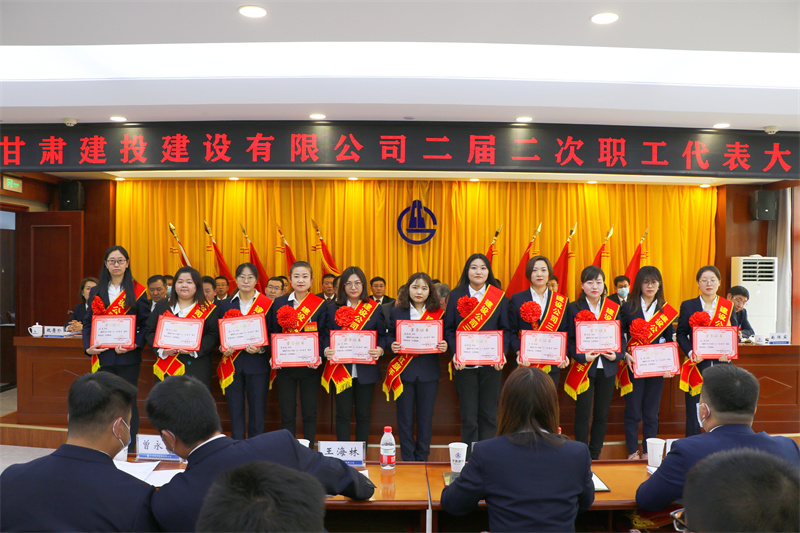 202203041646377211261633.jpg “三八”紅旗手.jpg